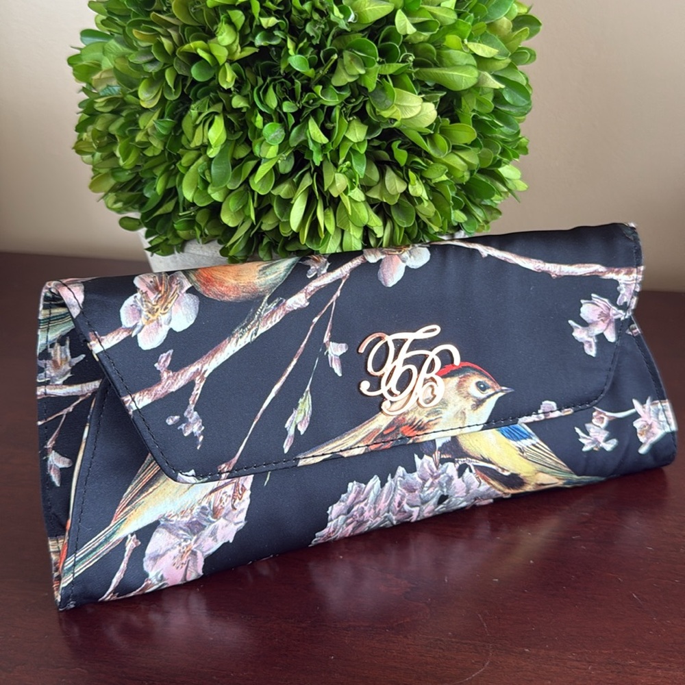 TED BAKER 🖤BLACK🖤 FLORAL BIRD ENVELOPE CLUTCH 🌟EUC🌟 - Picture 2 of 16